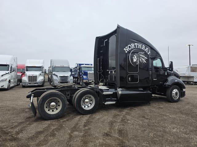 Image of Kenworth T680 equipment image 4