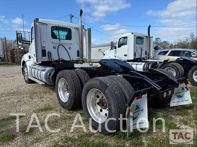 Image of Kenworth T680 equipment image 2