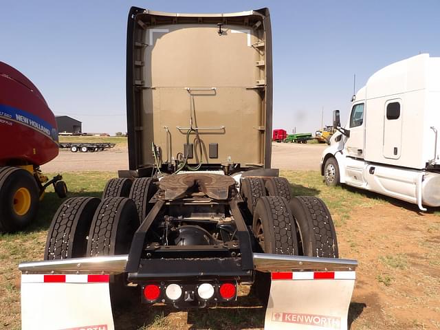 Image of Kenworth T680 equipment image 2