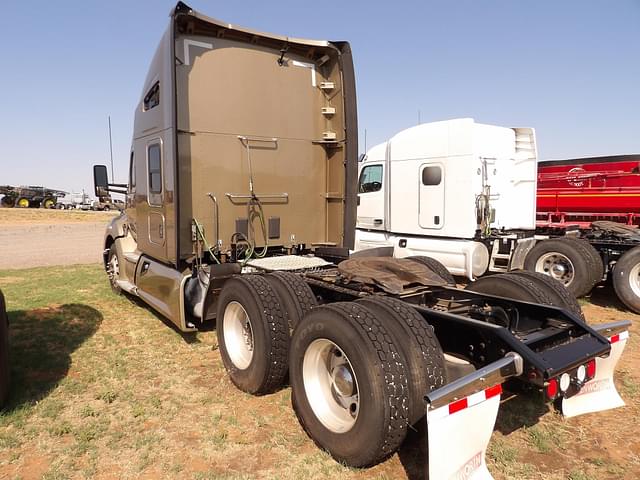 Image of Kenworth T680 equipment image 1