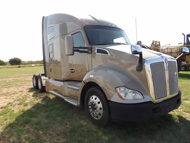 Image of Kenworth T680 equipment image 4