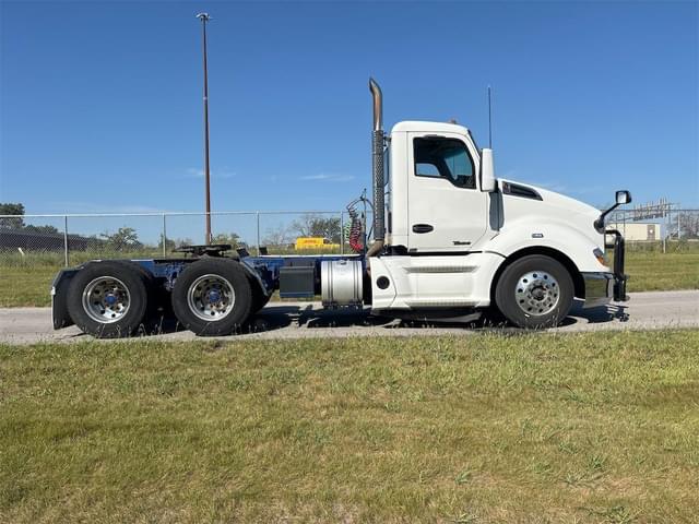 Image of Kenworth T680 equipment image 4
