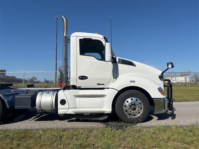 Image of Kenworth T680 equipment image 3