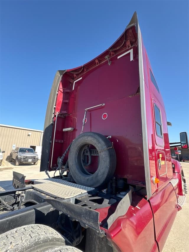 Image of Kenworth T680 equipment image 3