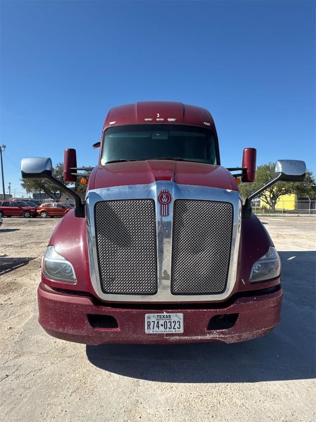 Image of Kenworth T680 equipment image 1