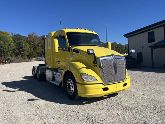 Image of Kenworth T680 equipment image 3