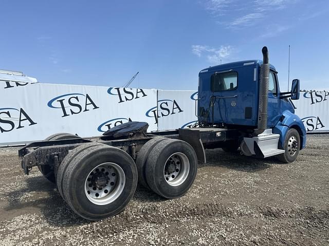 Image of Kenworth T680 equipment image 4