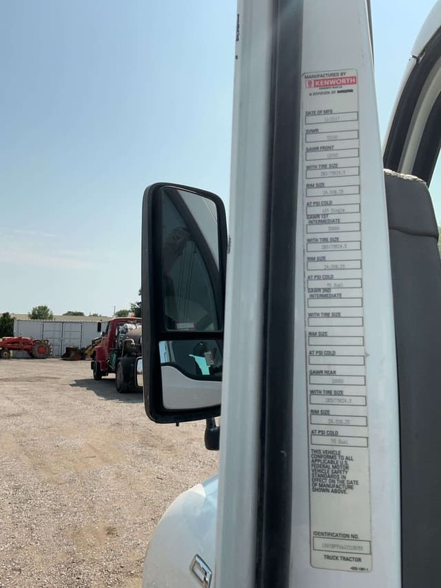 Image of Kenworth T680 equipment image 4