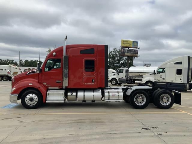 Image of Kenworth T680 equipment image 1