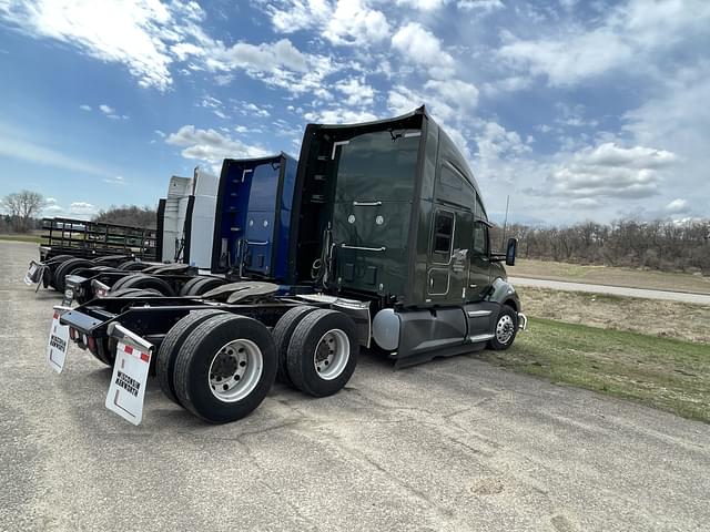 Image of Kenworth T680 equipment image 3