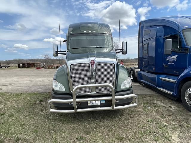 Image of Kenworth T680 equipment image 1