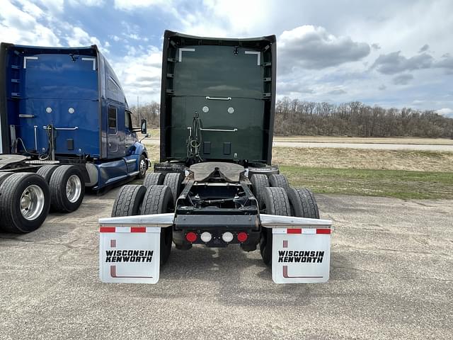 Image of Kenworth T680 equipment image 4