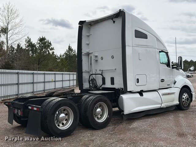 Image of Kenworth T680 equipment image 4