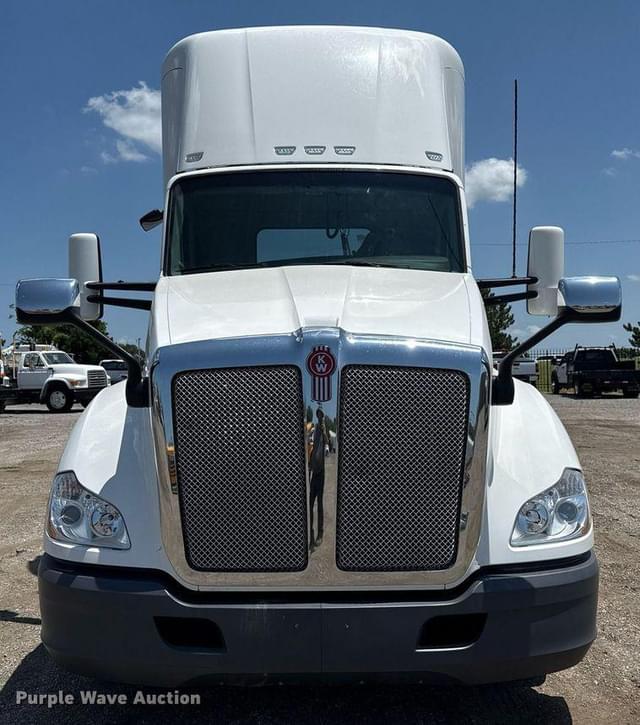 Image of Kenworth T680 equipment image 1