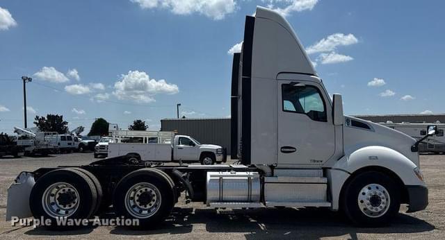 Image of Kenworth T680 equipment image 3