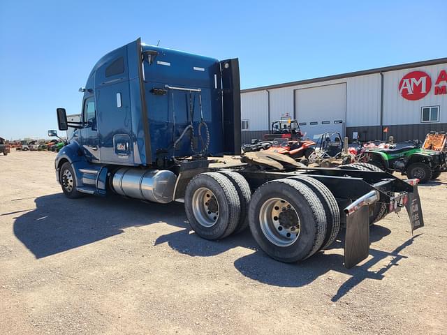 Image of Kenworth T680 equipment image 3
