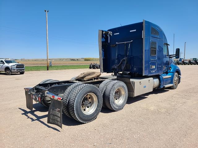 Image of Kenworth T680 equipment image 2