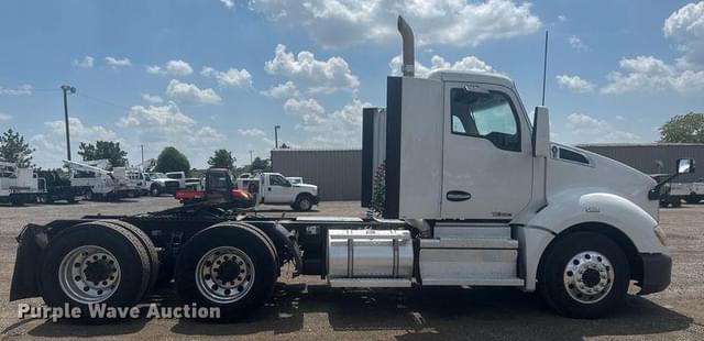 Image of Kenworth T680 equipment image 3
