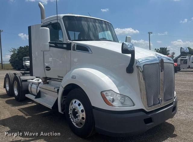 Image of Kenworth T680 equipment image 2