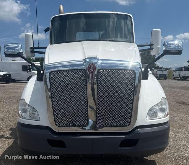 Image of Kenworth T680 equipment image 1