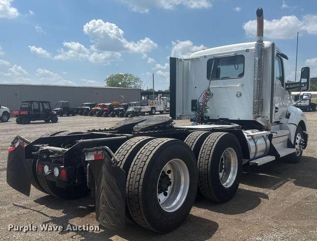 Image of Kenworth T680 equipment image 4