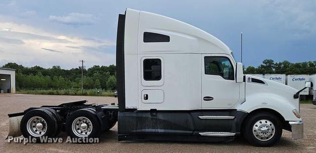 Image of Kenworth T680 equipment image 3