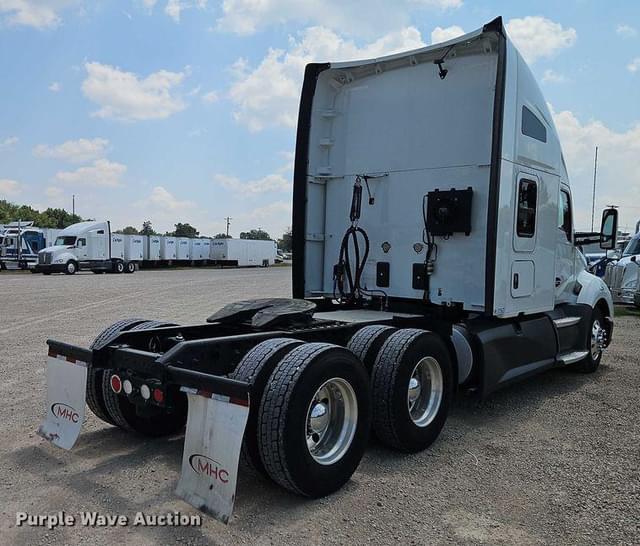 Image of Kenworth T680 equipment image 4