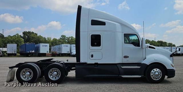 Image of Kenworth T680 equipment image 3