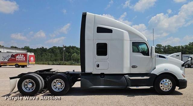 Image of Kenworth T680 equipment image 3