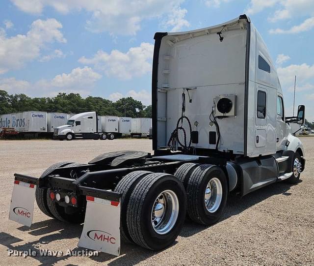 Image of Kenworth T680 equipment image 4
