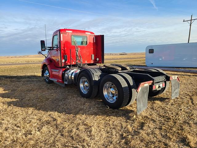 Image of Kenworth T680 equipment image 2