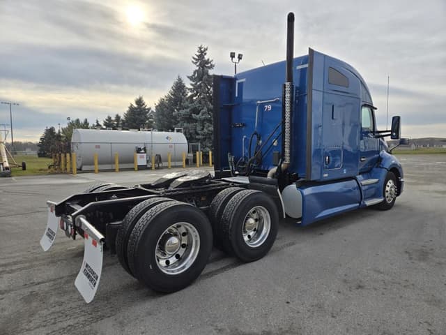 Image of Kenworth T680 equipment image 4