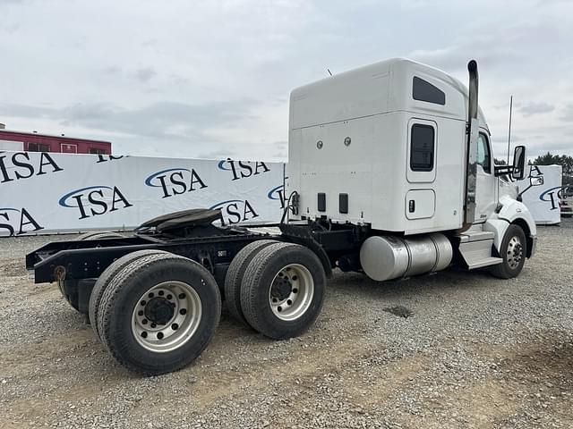 Image of Kenworth T680 equipment image 4