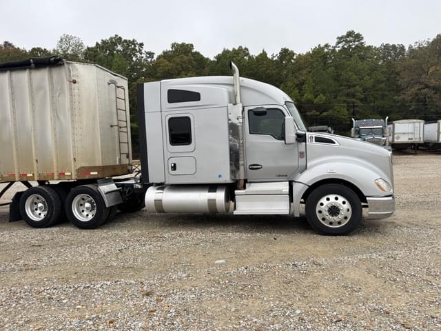 Image of Kenworth T680 equipment image 3