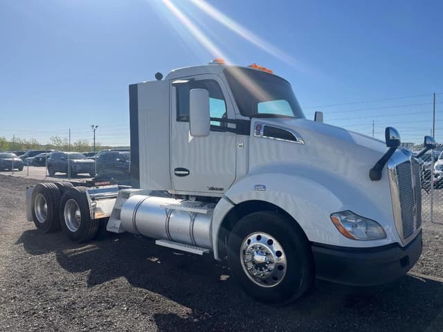 Image of Kenworth T680 equipment image 4
