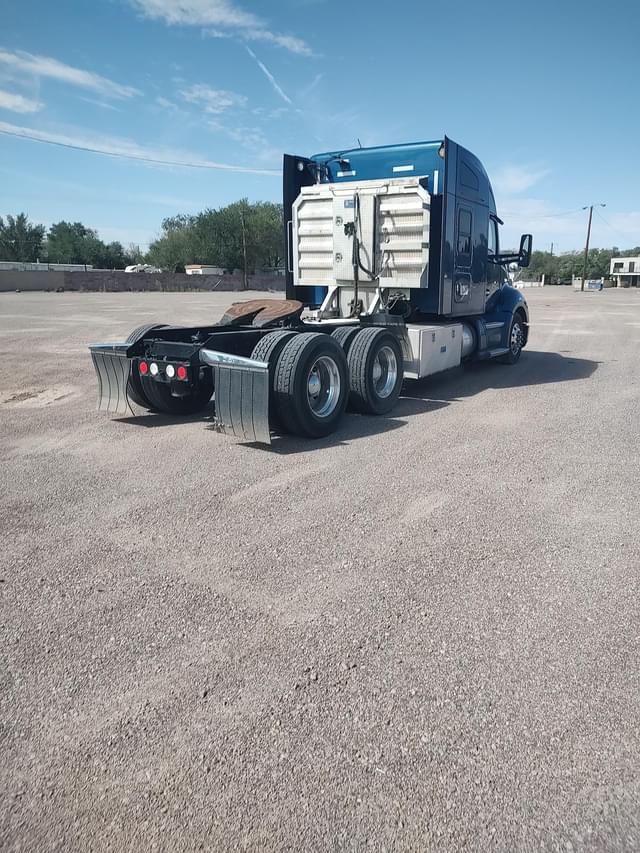 Image of Kenworth T680 equipment image 3