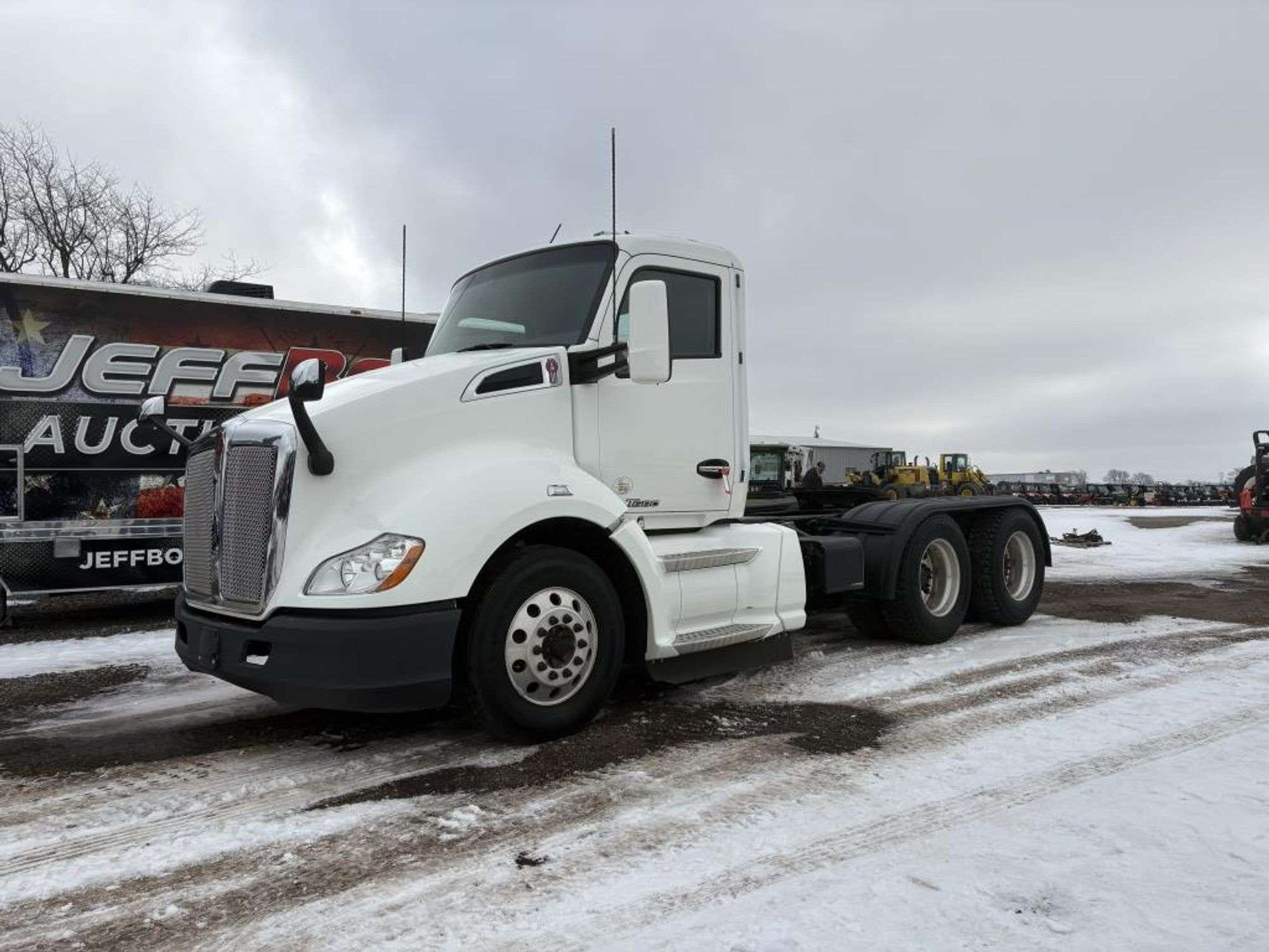 2018 Kenworth T680 Equipment Image0