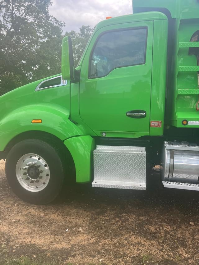 Image of Kenworth T680 equipment image 3