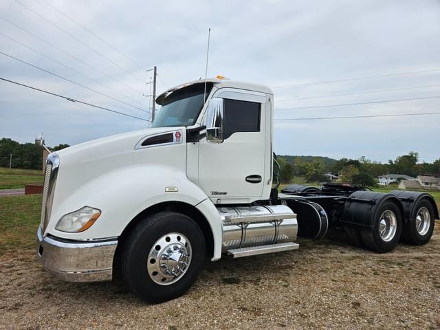 Image of Kenworth T680 equipment image 3