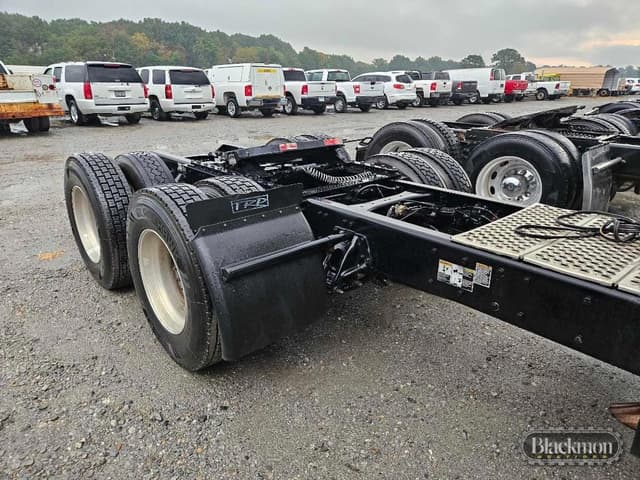 Image of Kenworth T680 equipment image 4