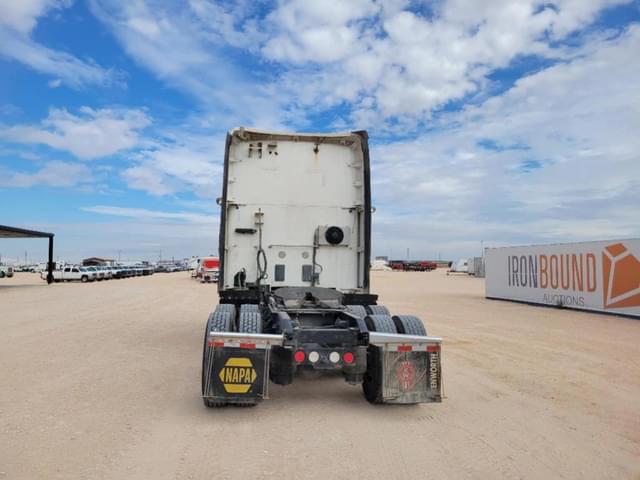 Image of Kenworth T680 equipment image 3