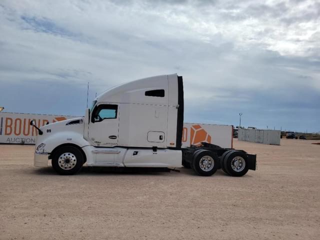 Image of Kenworth T680 equipment image 1