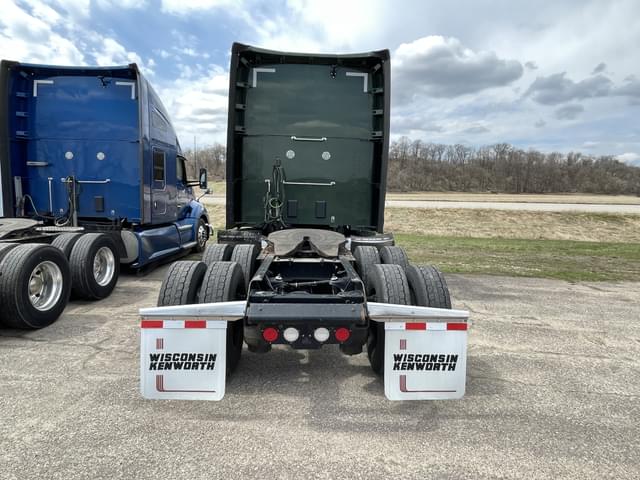 Image of Kenworth T680 equipment image 4