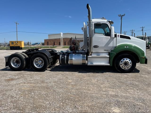 Image of Kenworth T880 equipment image 2