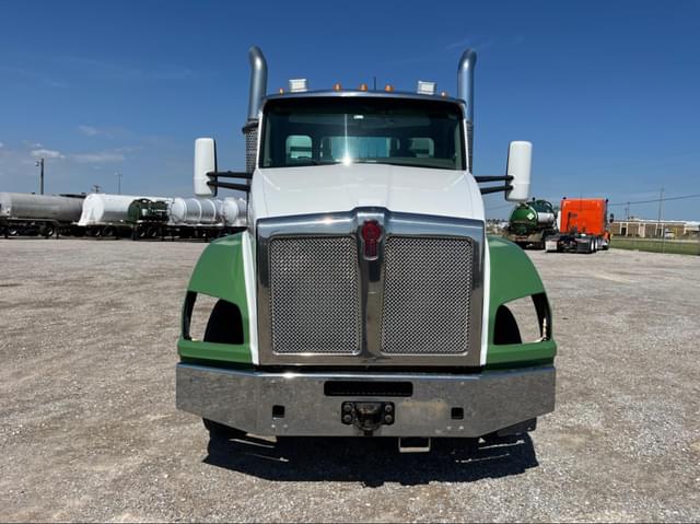 Image of Kenworth T880 equipment image 1