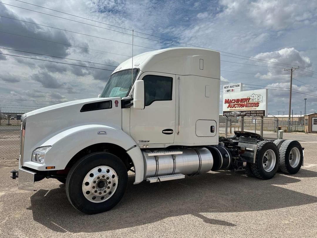 Image of Kenworth T880 Primary image