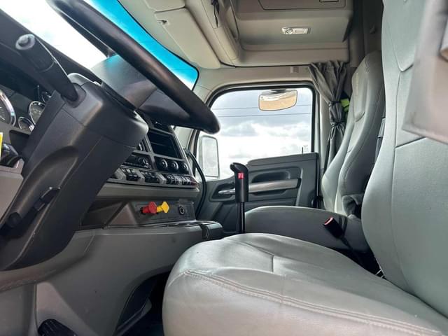 Image of Kenworth T880 equipment image 4