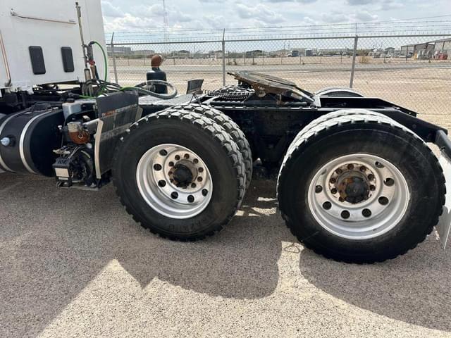 Image of Kenworth T880 equipment image 2