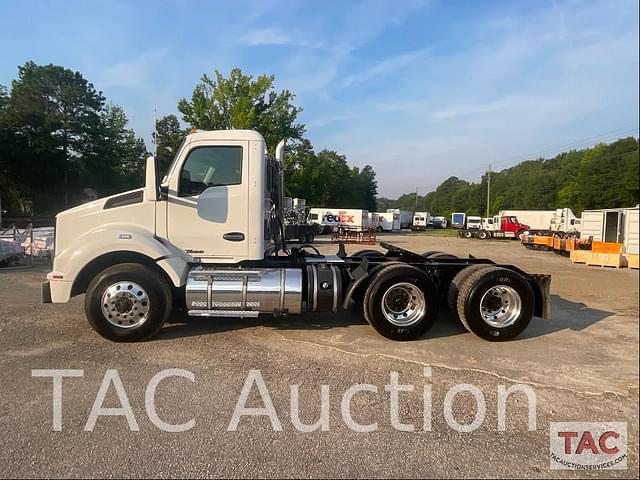 Image of Kenworth T880 equipment image 1