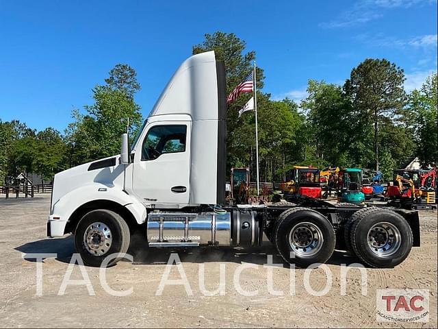 Image of Kenworth T880 equipment image 1
